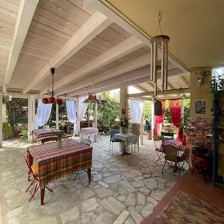 Casa Roberta A Due Passi Dal Mare 3*